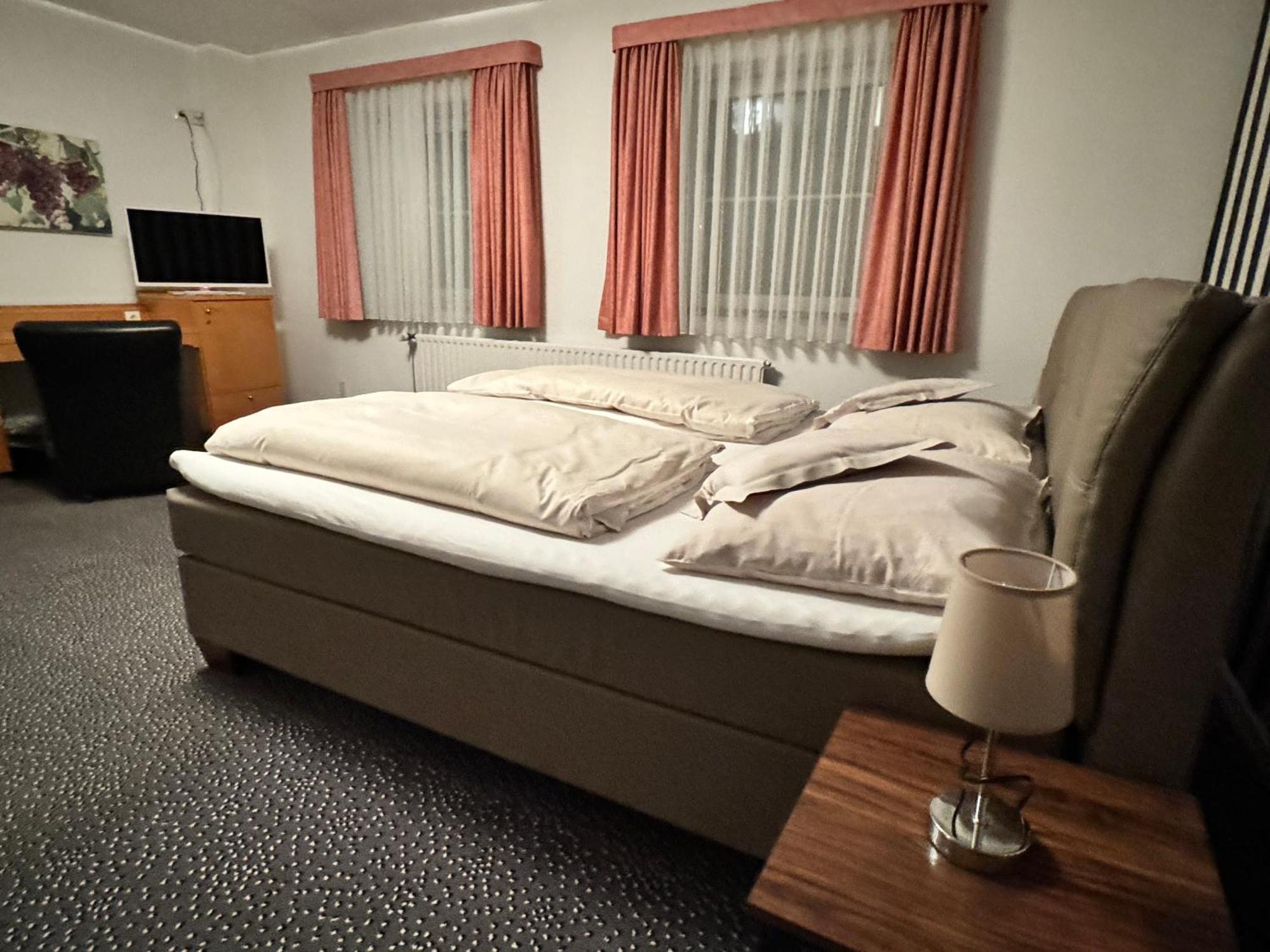 Hotel Und Restaurant Pinkenburg Wennigsen Ngoại thất bức ảnh