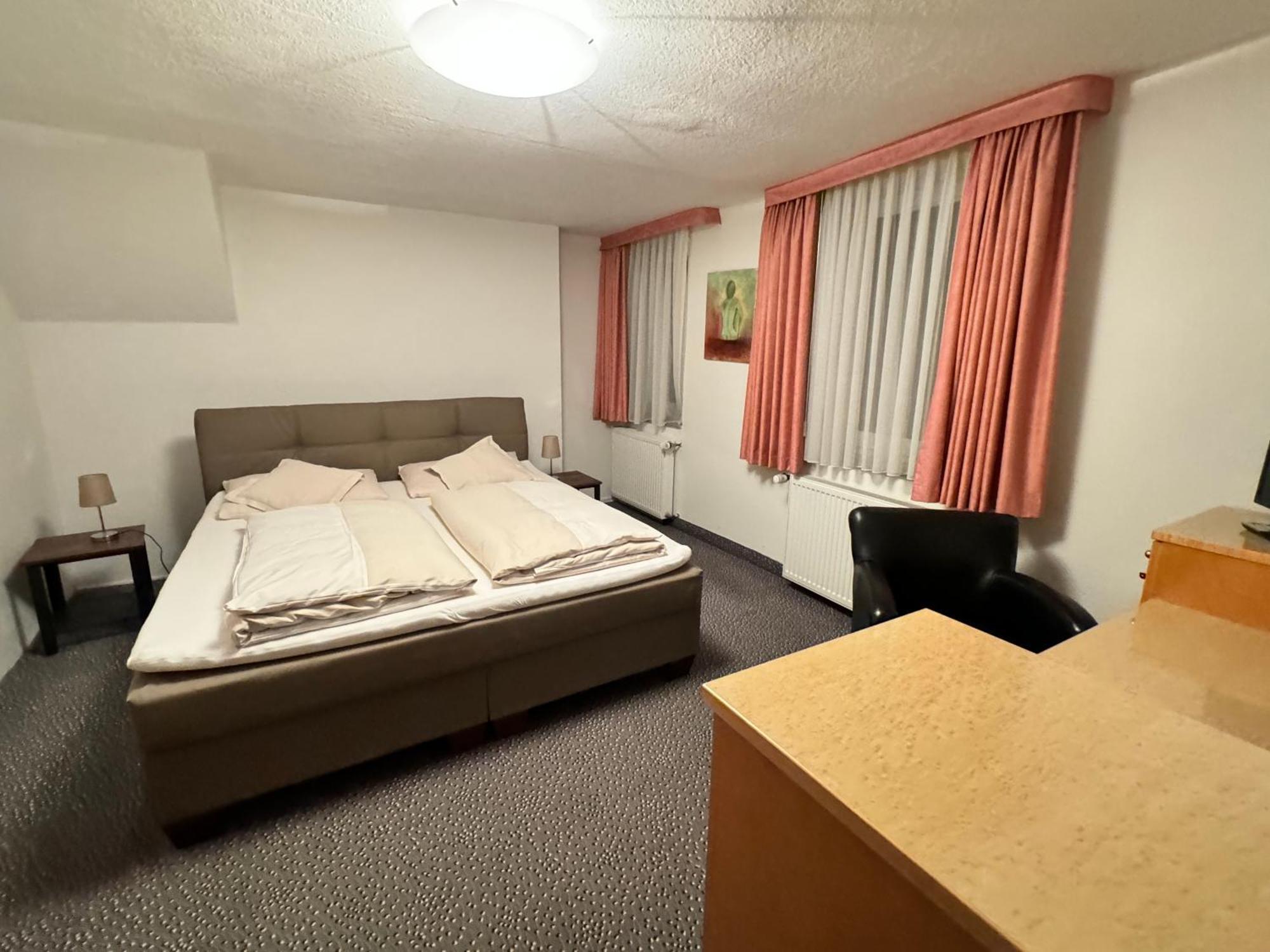 Hotel Und Restaurant Pinkenburg Wennigsen Ngoại thất bức ảnh