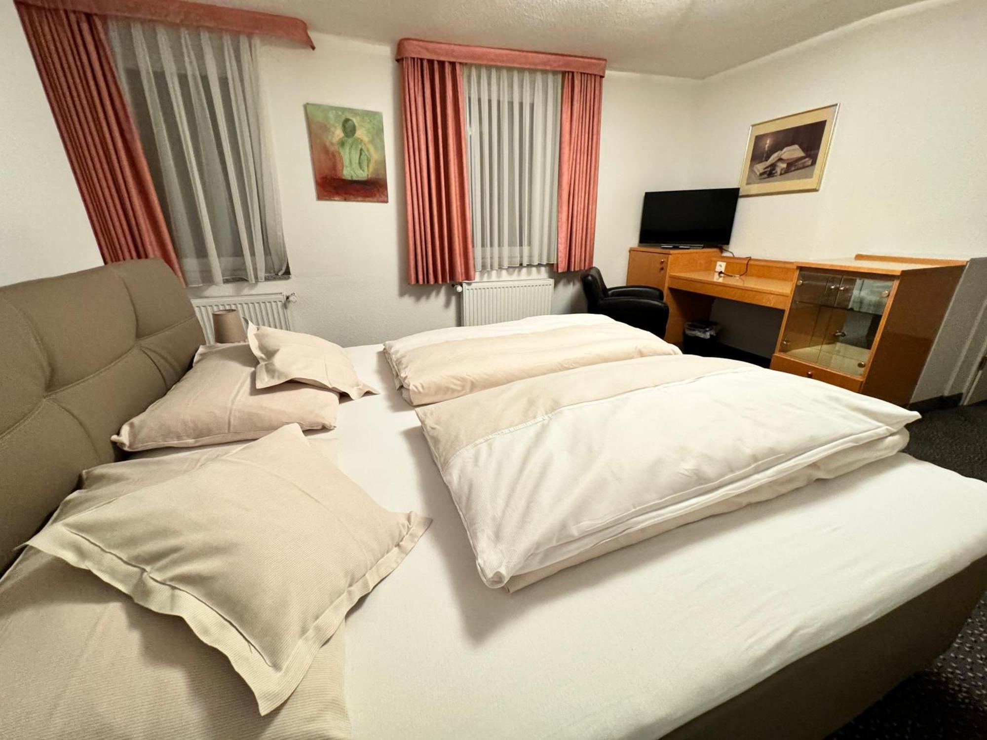 Hotel Und Restaurant Pinkenburg Wennigsen Ngoại thất bức ảnh