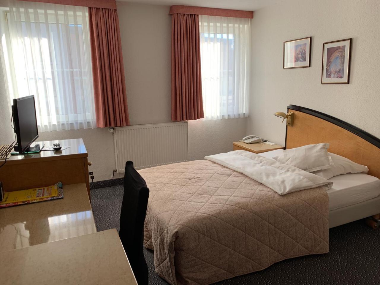 Hotel Und Restaurant Pinkenburg Wennigsen Ngoại thất bức ảnh